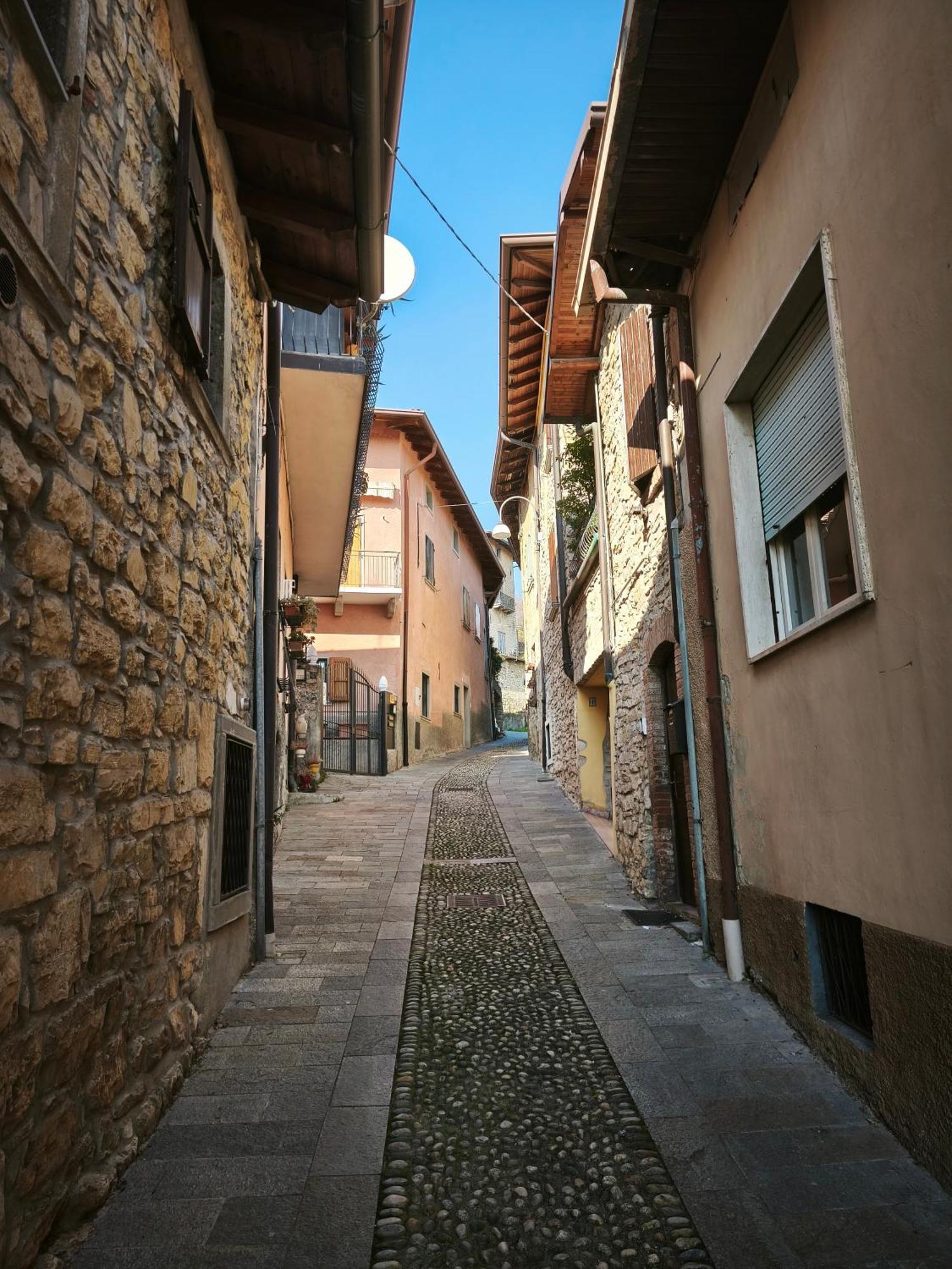 Il Piazzolo, Un Angolo Di Storia Carobbio degli Angeli Eksteriør billede